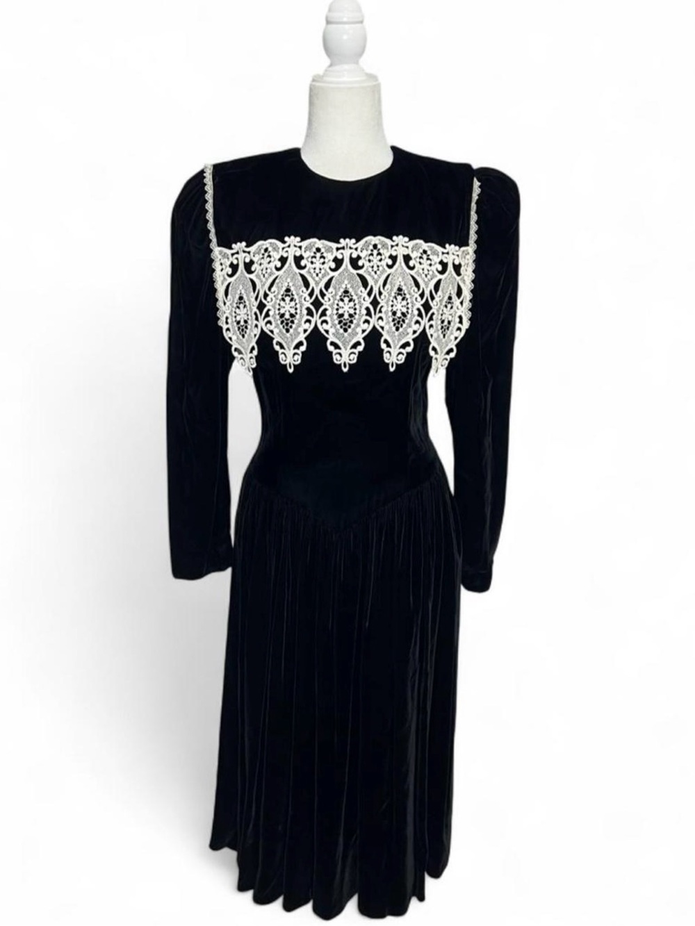 Vintage Jessica McClintock Gunne Sax long sleeve black velvet dress